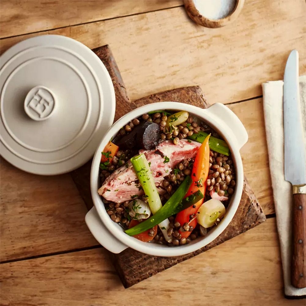 Emile Henry - SOLO Mini-Kasserolle Ø 17 cm I 650 ml - Basalt Emile Henry - SOLO Mini-Kasserolle Ø 17 cm I 650 ml - Basalt